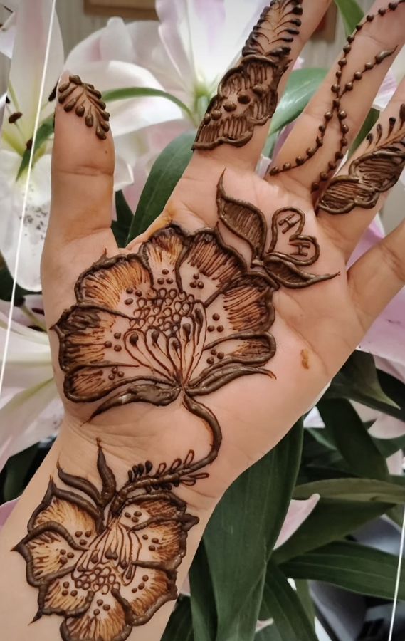 Floral henna design